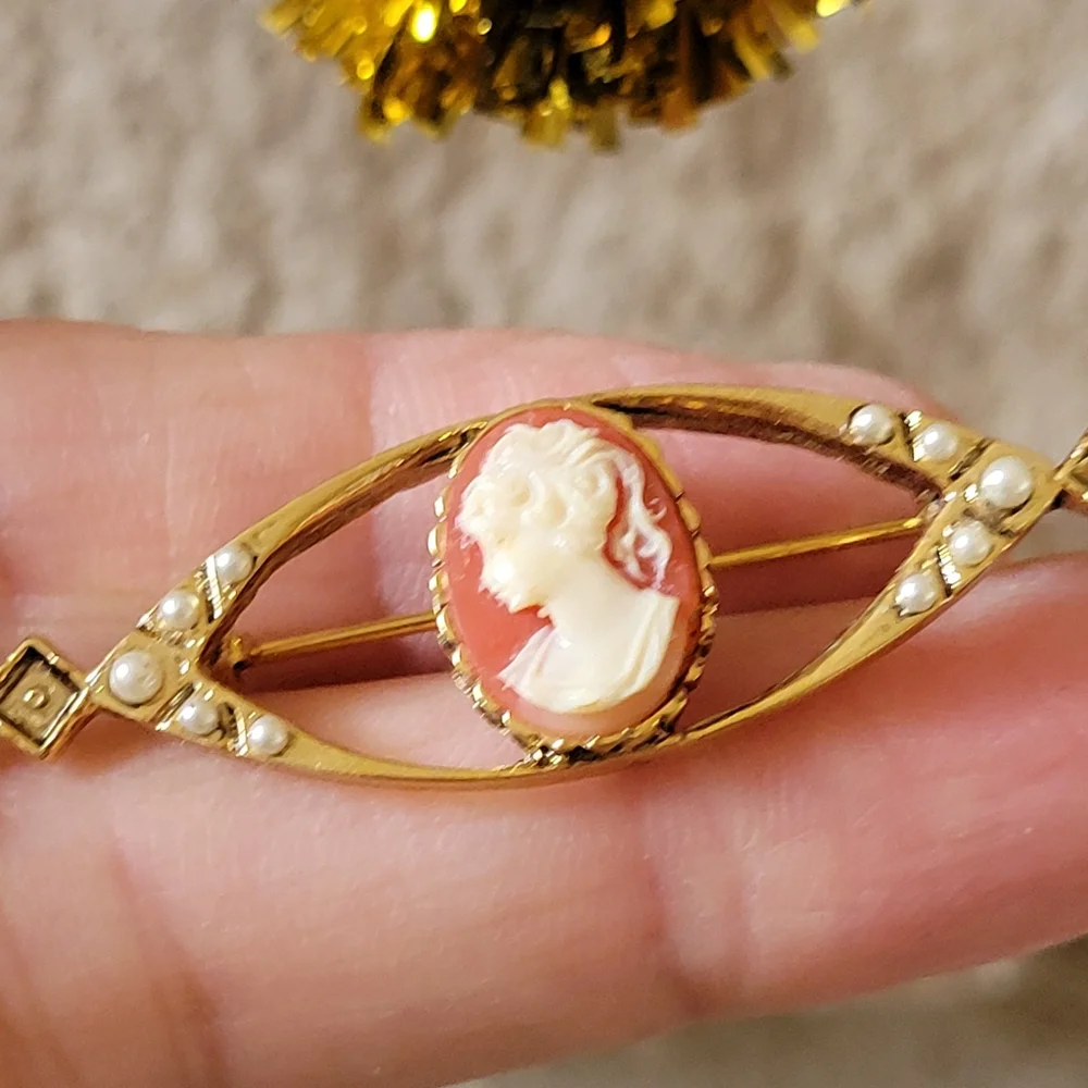 Cameo Brooch Faux Pearls Gold-tone ~ Pretty Vintage Look